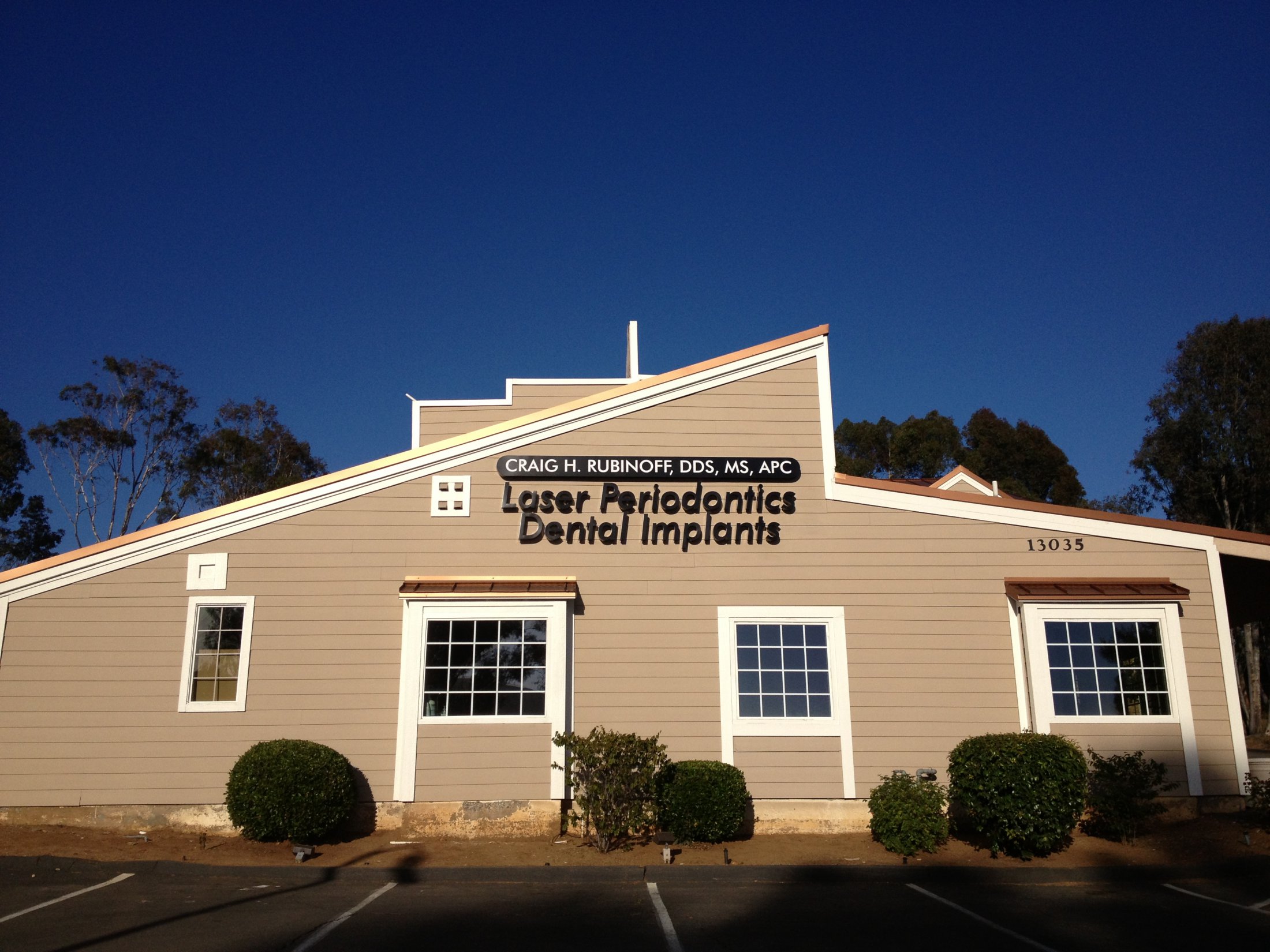 Periodontist | Gum Disease | Cosmetic Oral Surgery | Poway, CA 92064